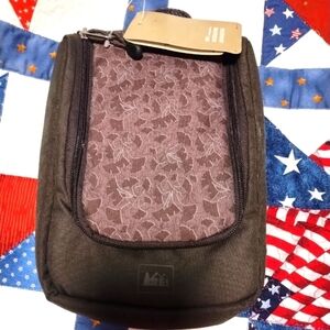 NWT REI Olive Green W Design Shower Bag